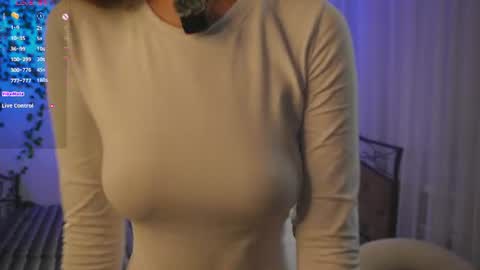 Julia online show from August 9, 2:56 am