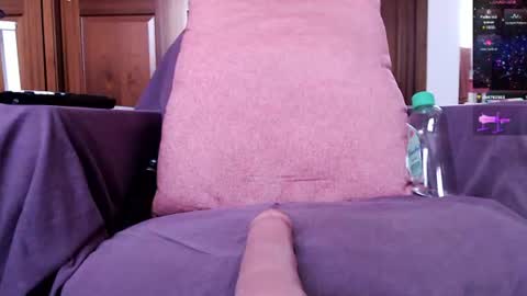 Lola online show from August 14, 6:00 pm