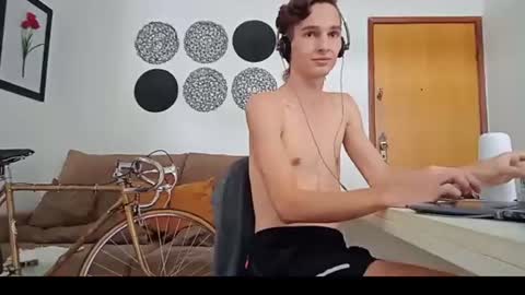 Lemme B online show from August 11, 5:26 pm