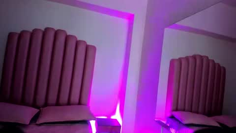 lana_fox01 online show from July 30, 6:43 am