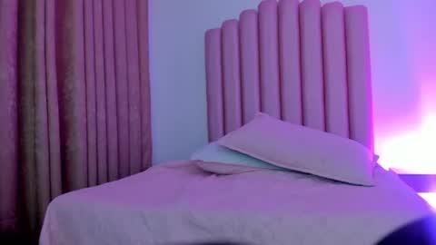lana_fox01 online show from August 4, 6:21 am
