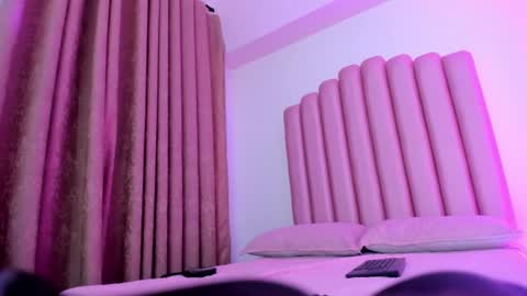 lana_fox01 online show from August 5, 4:43 am