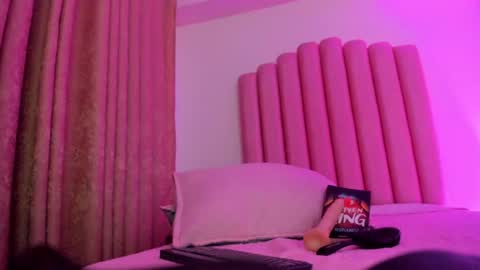 lana_fox01 online show from August 9, 6:47 am