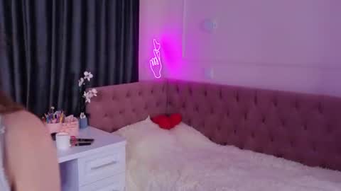Sophie online show from August 13, 9:18 pm
