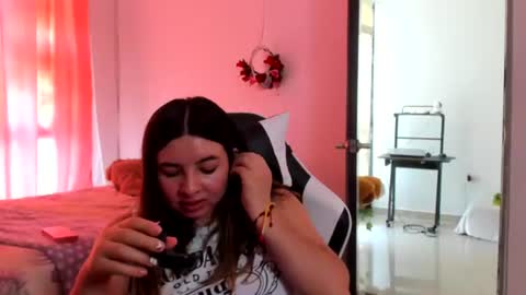 Lara online show from August 4, 7:44 pm