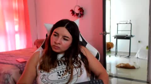 Lara online show from August 4, 9:34 pm