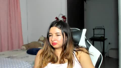 Lara online show from August 6, 11:59 pm