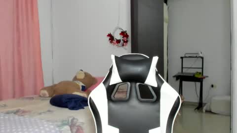 Lara online show from August 7, 1:05 am