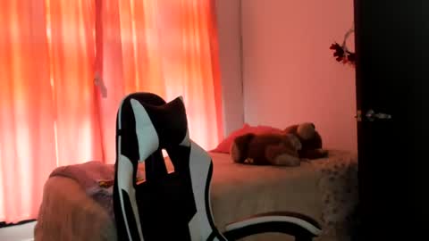 Lara online show from August 7, 7:14 pm