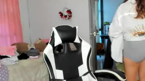 Lara online show from August 9, 11:06 pm