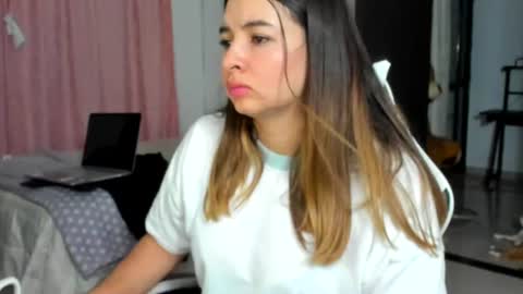Lara online show from August 11, 11:29 pm