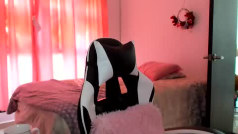 Lara online show from August 13, 7:06 pm