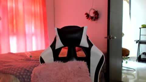 Lara online show from August 13, 9:18 pm