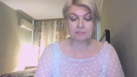 laramrs online show from April 25, 1:06 pm