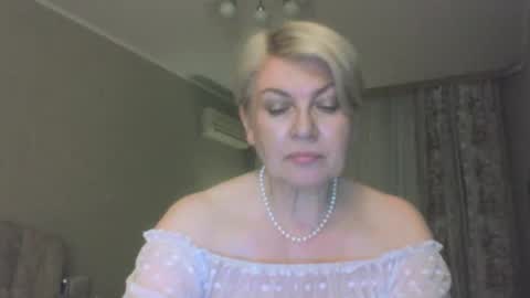 laramrs online show from April 26, 8:38 pm