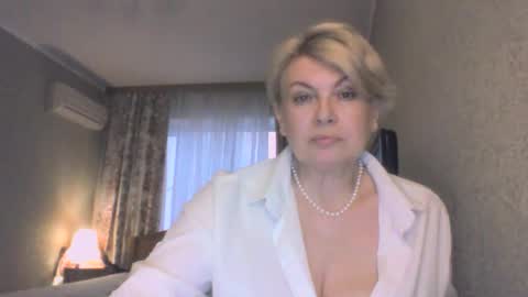 laramrs online show from April 27, 5:40 pm