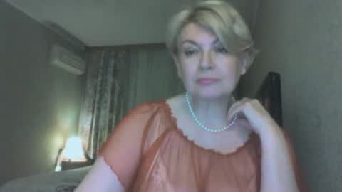 laramrs online show from April 27, 8:20 pm