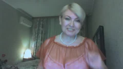 laramrs online show from May 9, 8:00 pm