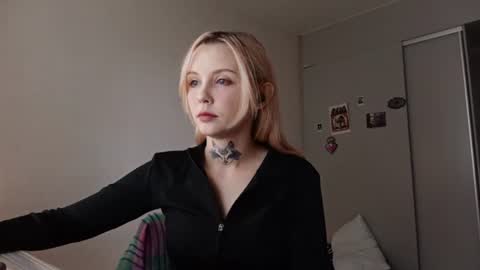 larisadelacerda online show from August 15, 1:15 pm