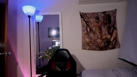 larry_stewart online show from August 14, 2:48 am