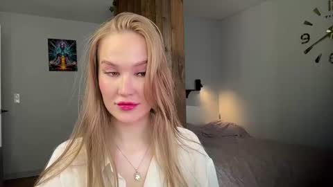 Kiki online show from August 11, 6:37 am