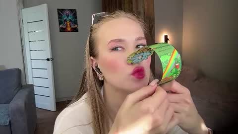 Kiki online show from August 11, 8:49 am