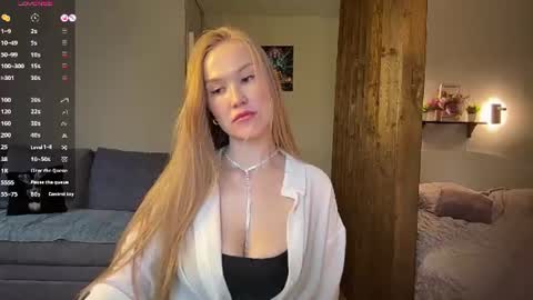 Kiki online show from August 17, 5:23 am