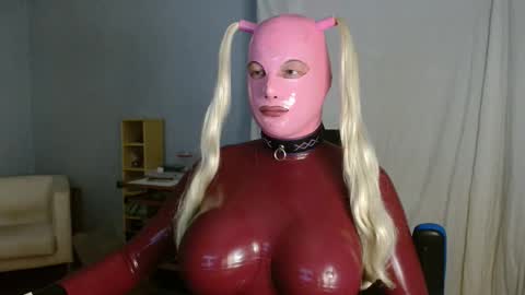 Latex Doll Iris online show from May 15, 10:10 pm