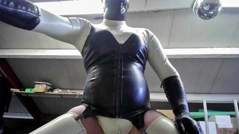 latexboy1986 online show from March 8, 1:50 pm