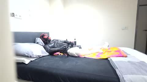 latexboy1986 online show from June 20, 1:44 pm