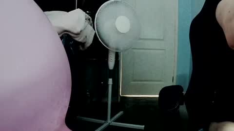 latexchris77 online show from July 19, 5:37 pm