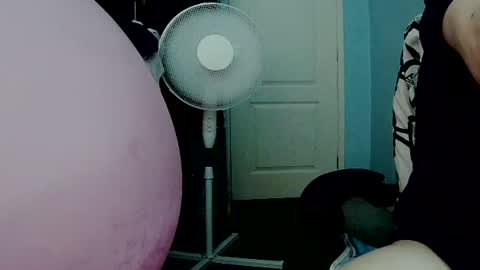 latexchris77 online show from August 6, 6:12 am