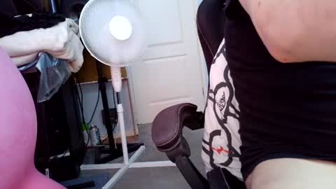 latexchris77 online show from August 9, 8:59 am