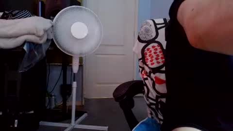 latexchris77 online show from August 15, 9:35 am