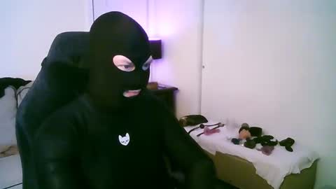 latexminheadroom online show from July 20, 7:22 am
