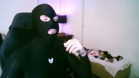latexminheadroom online show from August 5, 6:22 am