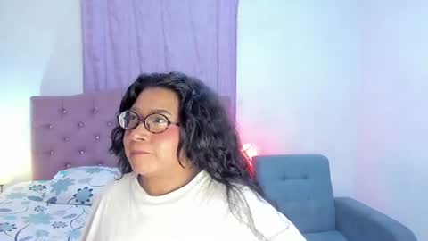 latinabombsheell online show from August 2, 9:05 am