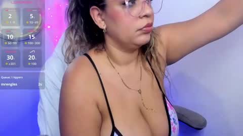 latinamav22 online show from August 8, 7:58 pm