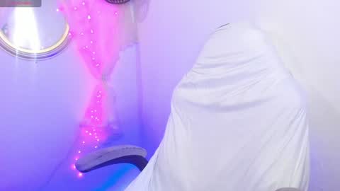 latinamav22 online show from August 13, 3:20 am