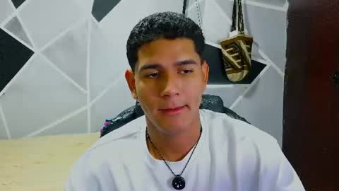 latinohotboy_ online show from June 13, 4:26 pm