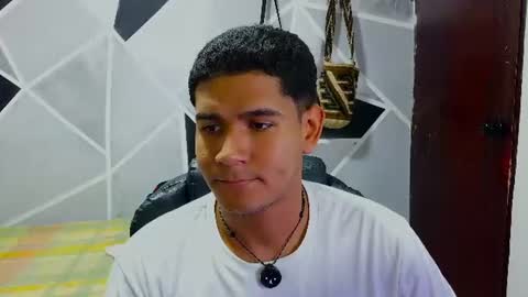 latinohotboy_ online show from June 16, 4:05 pm