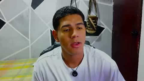 latinohotboy_ online show from June 17, 2:05 pm