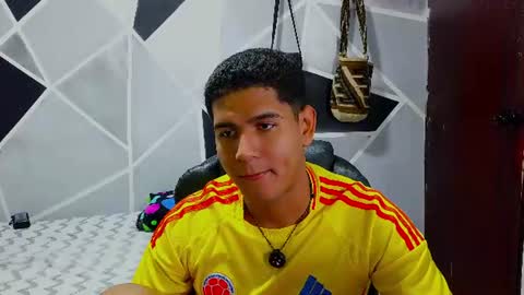 latinohotboy_ online show from June 18, 1:22 pm