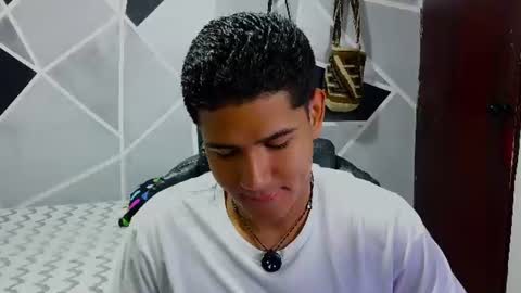 latinohotboy_ online show from June 20, 11:43 am