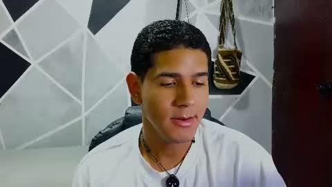 latinohotboy_ online show from June 22, 12:50 pm