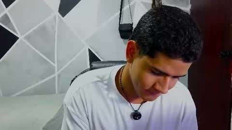 latinohotboy_ online show from June 22, 5:13 pm