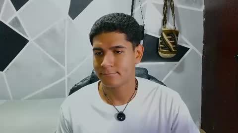 latinohotboy_ online show from June 23, 4:08 pm
