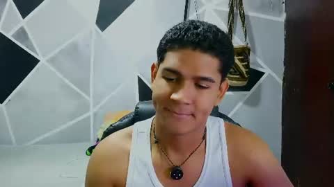 latinohotboy_ online show from June 25, 12:41 pm