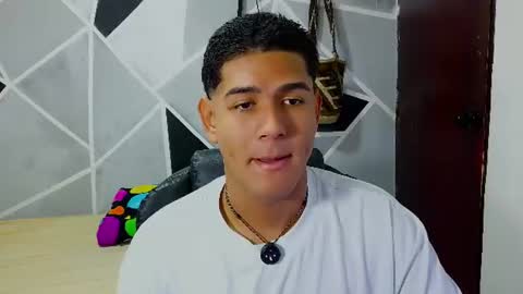 latinohotboy_ online show from June 27, 12:52 pm