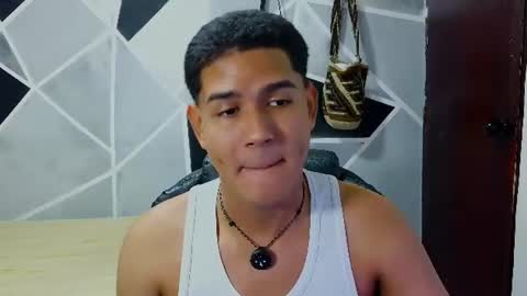 latinohotboy_ online show from June 30, 12:34 am